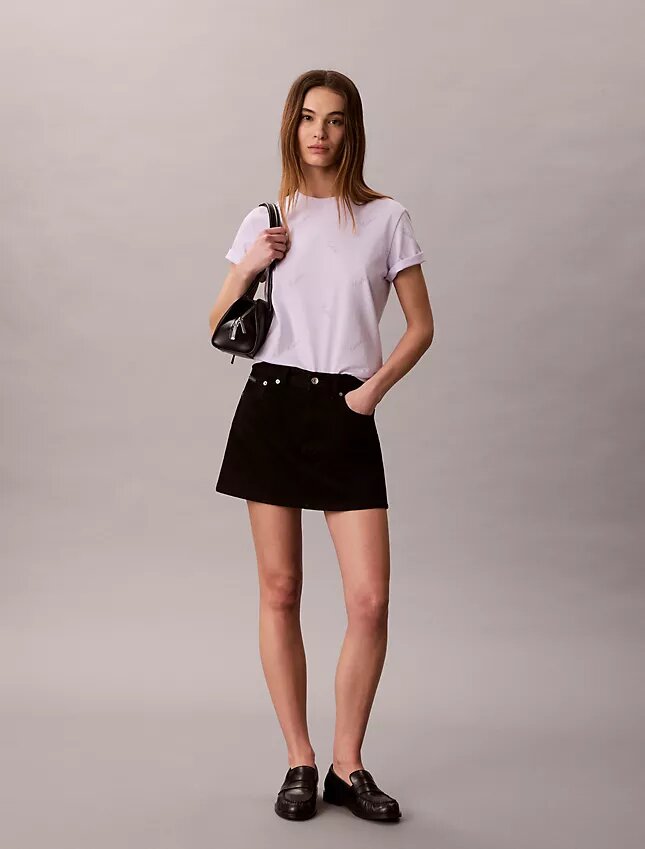 Camiseta clásica con logotipo en letra cursiva por toda la prenda Camiseta clásica con logotipo en letra cursiva por toda la prenda