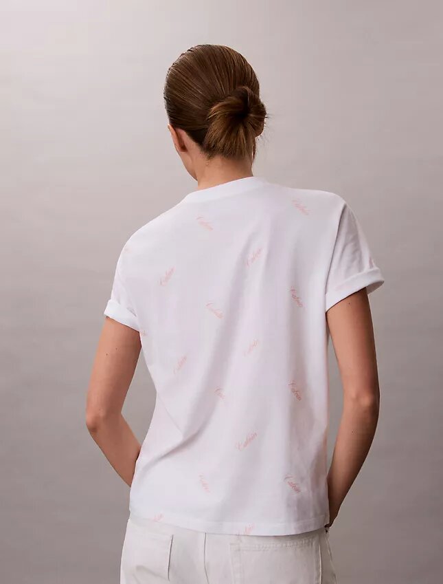 Camiseta clásica con logotipo en letra cursiva por toda la prenda Camiseta clásica con logotipo en letra cursiva por toda la prenda
