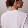 Camiseta clásica con logotipo en letra cursiva por toda la prenda Camiseta clásica con logotipo en letra cursiva por toda la prenda