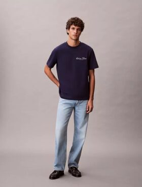 Camiseta clásica con logotipo en letra pequeña