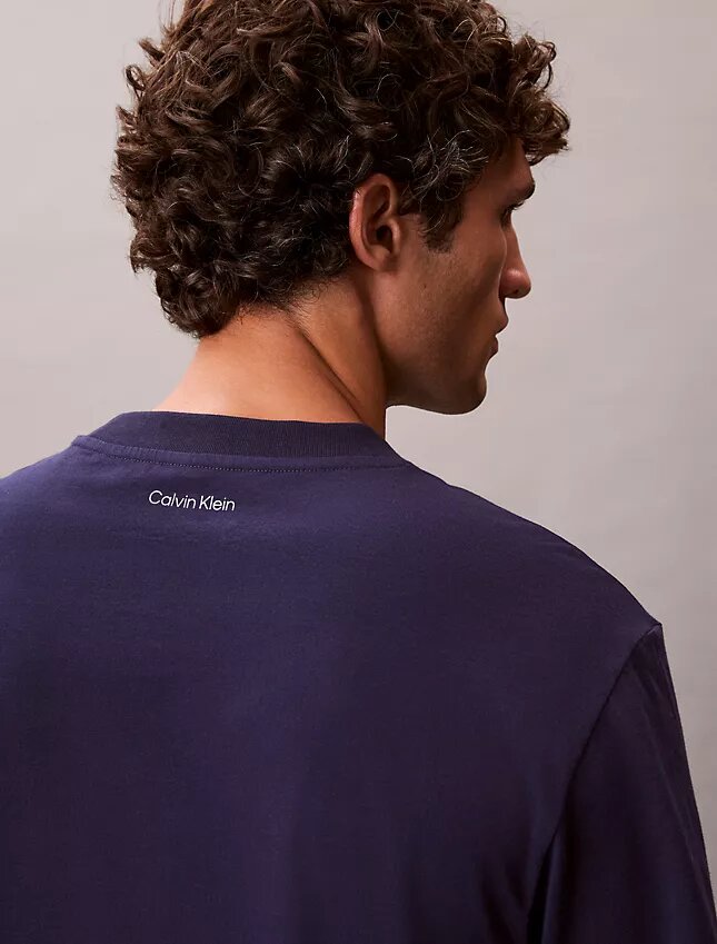 Camiseta clásica con logotipo en letra pequeña Camiseta clásica con logotipo en letra pequeña
