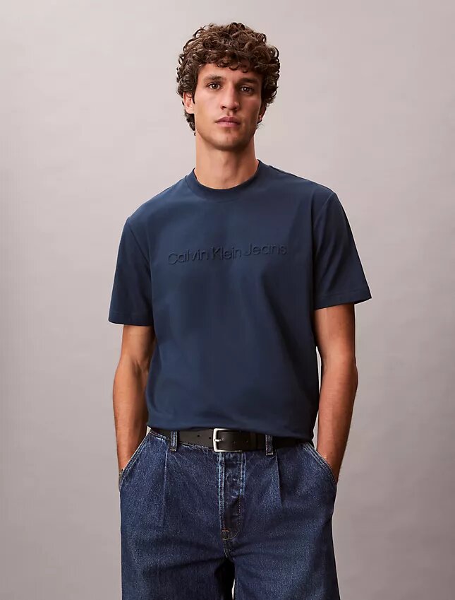 Camiseta clásica con logotipo en relieve Camiseta clásica con logotipo en relieve