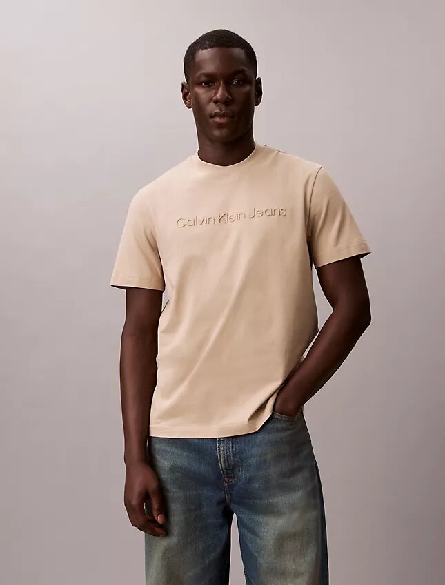 Camiseta clásica con logotipo en relieve Camiseta clásica con logotipo en relieve