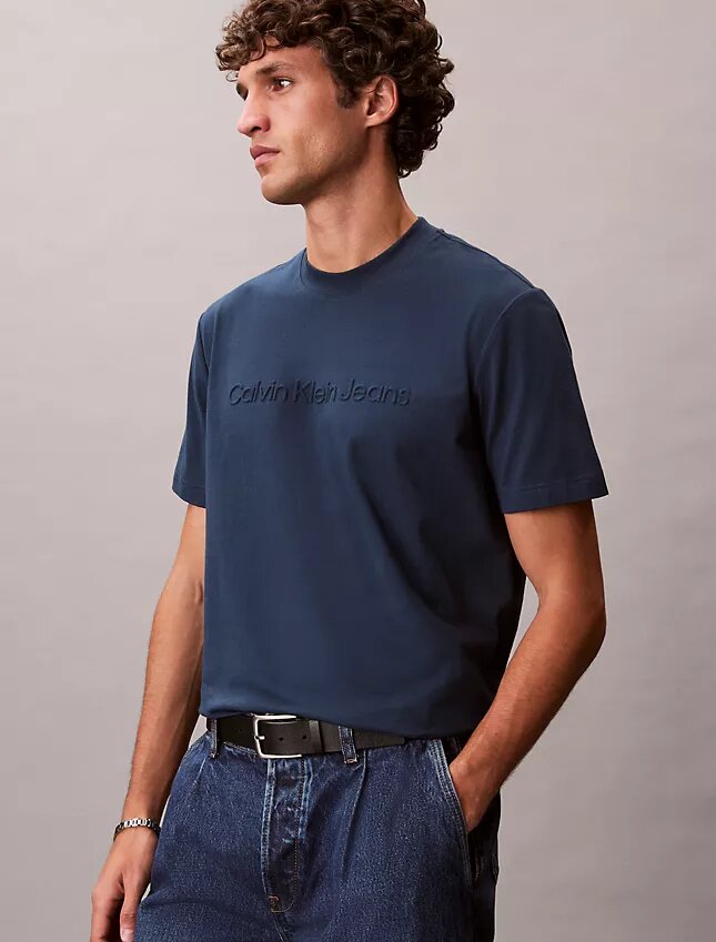 Camiseta clásica con logotipo en relieve Camiseta clásica con logotipo en relieve