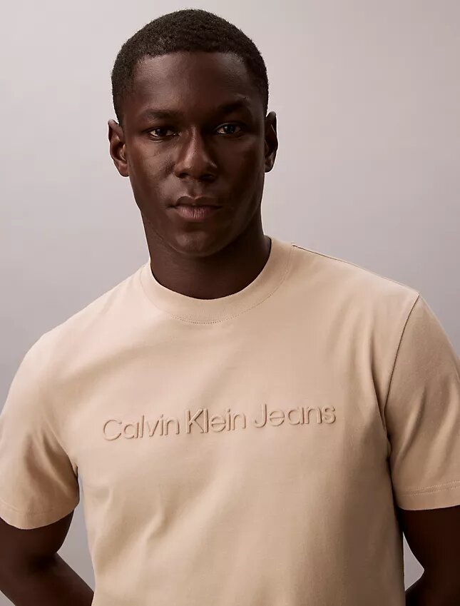Camiseta clásica con logotipo en relieve Camiseta clásica con logotipo en relieve