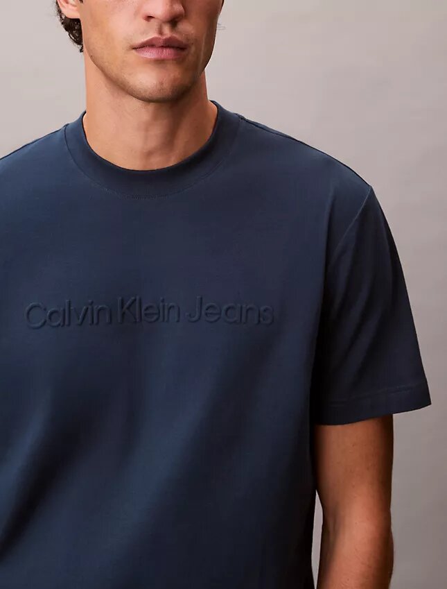 Camiseta clásica con logotipo en relieve Camiseta clásica con logotipo en relieve