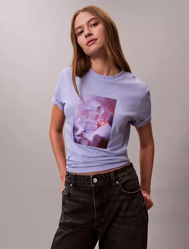 Camiseta clásica con logotipo floral Camiseta clásica con logotipo floral