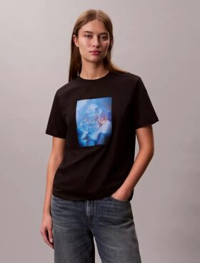 Camiseta clásica con logotipo floral