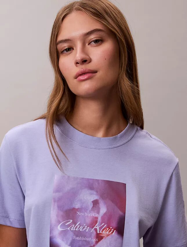 Camiseta clásica con logotipo floral Camiseta clásica con logotipo floral