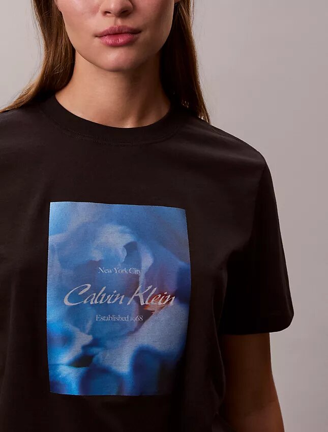 Camiseta clásica con logotipo floral Camiseta clásica con logotipo floral