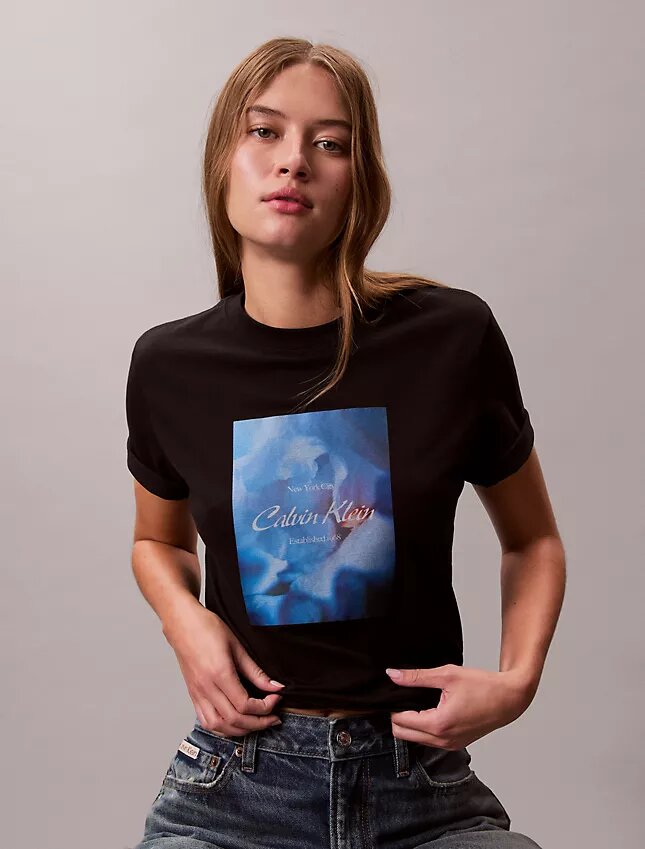 Camiseta clásica con logotipo floral Camiseta clásica con logotipo floral