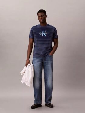 Camiseta clásica con rayas gráficas Monólogo