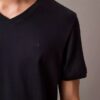Camiseta clásica de cuello en V Liquid Touch