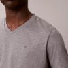 Camiseta clásica de cuello en V Liquid Touch