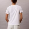 Camiseta con cuello en V y escudo CK bordado Camiseta con cuello en V y escudo CK bordado