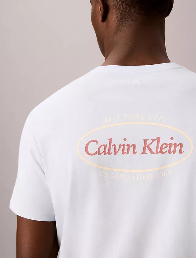 Camiseta con logo gráfico Calvin Klein Diner Camiseta con logo gráfico Calvin Klein Diner