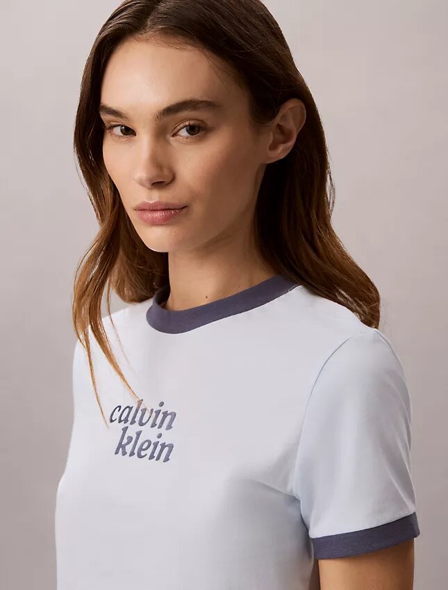 Camiseta corta con cuello redondo y gráfico del logotipo Camiseta corta con cuello redondo y gráfico del logotipo