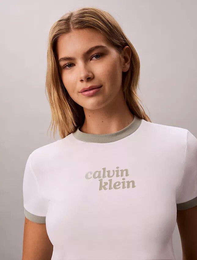 Camiseta corta con cuello redondo y gráfico del logotipo Camiseta corta con cuello redondo y gráfico del logotipo