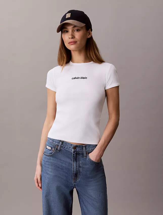 Camiseta corta con logotipo y ribete contorneado Camiseta corta con logotipo y ribete contorneado