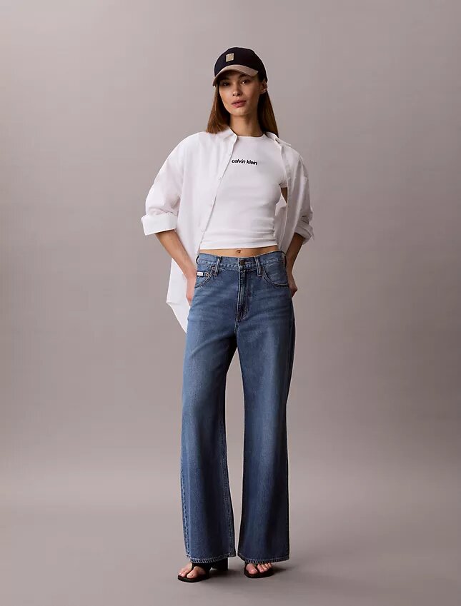 Camiseta corta con logotipo y ribete contorneado Camiseta corta con logotipo y ribete contorneado