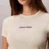 Camiseta corta con logotipo y ribete contorneado Camiseta corta con logotipo y ribete contorneado