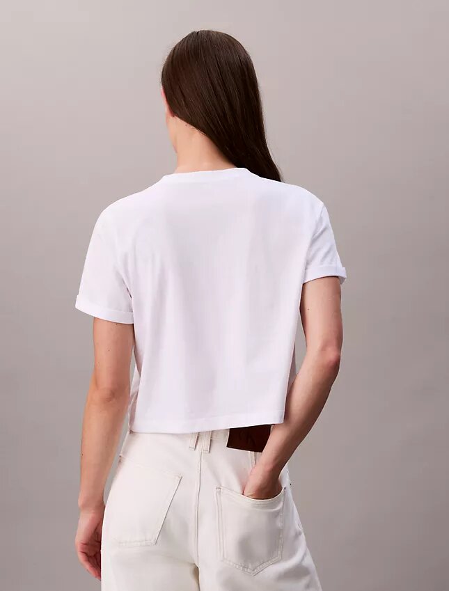Camiseta corta de corte cuadrado con logotipo en letra cursiva