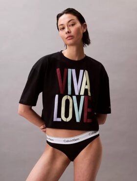 Camiseta corta holgada «Pride Viva Love» de Marc Hundley