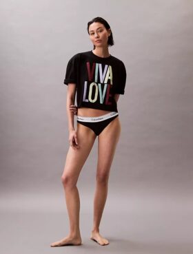 Camiseta corta holgada «Pride Viva Love» de Marc Hundley