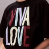 Camiseta corta holgada «Pride Viva Love» de Marc Hundley
