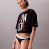 Camiseta corta holgada «Pride Viva Love» de Marc Hundley
