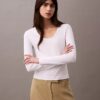 Camiseta de algodón con cuello en U y canalé
