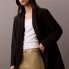 Camiseta de algodón con cuello en U y canalé