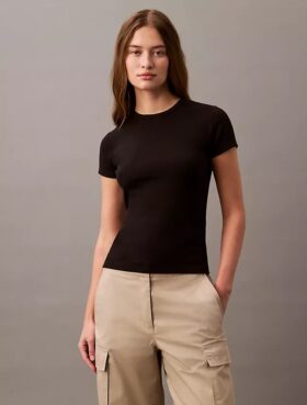 Camiseta de algodón con ribete contorneado