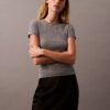 Camiseta de algodón con ribete contorneado