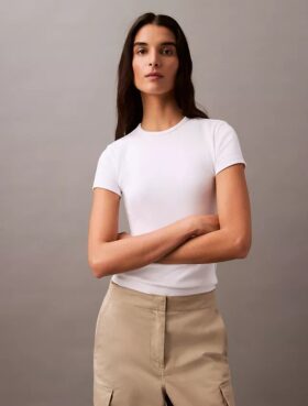 Camiseta de algodón con ribete contorneado