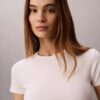 Camiseta de algodón con ribete contorneado
