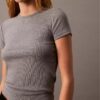 Camiseta de algodón con ribete contorneado