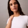 Camiseta de algodón con ribete contorneado