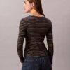 Camiseta de cuello en U con ribete contorneado de algodón Camiseta de cuello en U con ribete contorneado de algodón