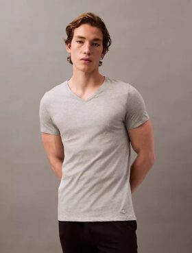 Camiseta de cuello en V de corte clásico, paquete de 3, Cotton Classics Camiseta de cuello en V de corte clásico, paquete de 3, Cotton Classics