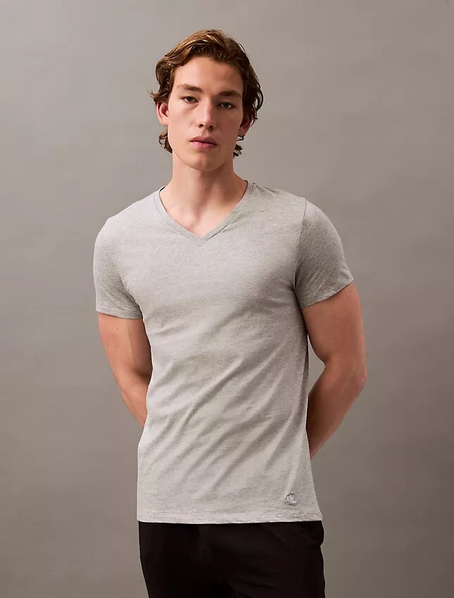 Camiseta de cuello en V de corte clásico, paquete de 3, Cotton Classics Camiseta de cuello en V de corte clásico, paquete de 3, Cotton Classics