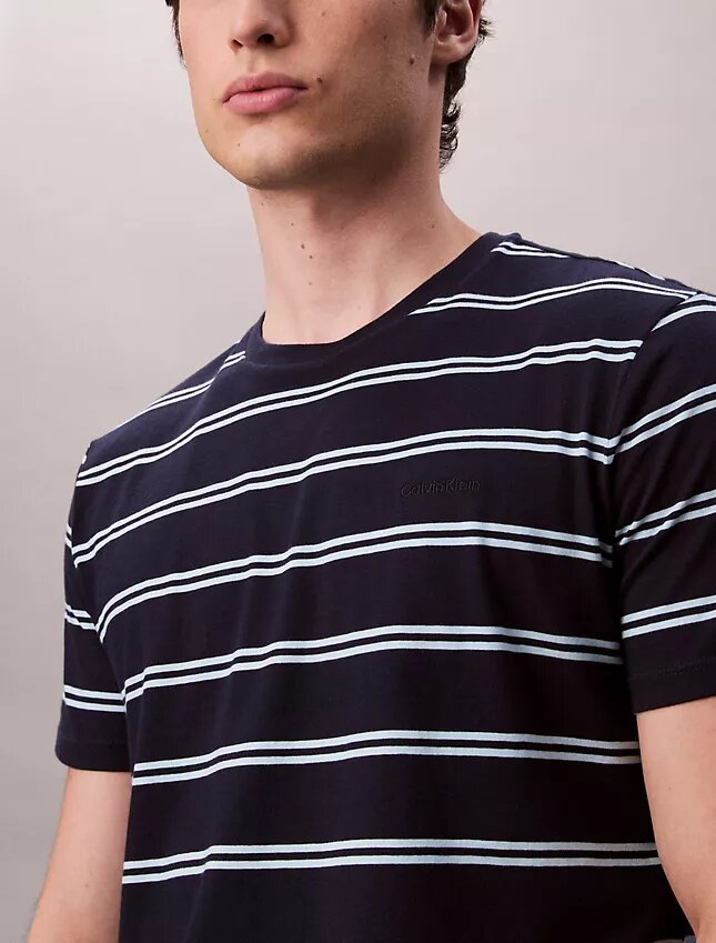 Camiseta de cuello redondo a rayas Liquid Touch Camiseta de cuello redondo a rayas Liquid Touch
