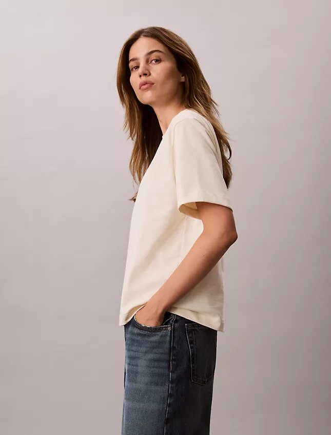 Camiseta de cuello redondo con corte holgado y logotipo estándar Camiseta de cuello redondo con corte holgado y logotipo estándar