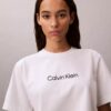 Camiseta de cuello redondo con corte holgado y logotipo estándar