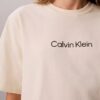 Camiseta de cuello redondo con corte holgado y logotipo estándar Camiseta de cuello redondo con corte holgado y logotipo estándar