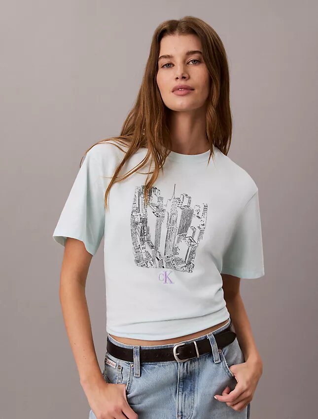 Camiseta de cuello redondo con estampado urbano Camiseta de cuello redondo con estampado urbano