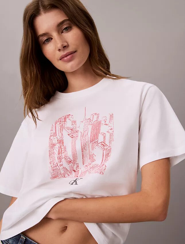 Camiseta de cuello redondo con estampado urbano Camiseta de cuello redondo con estampado urbano