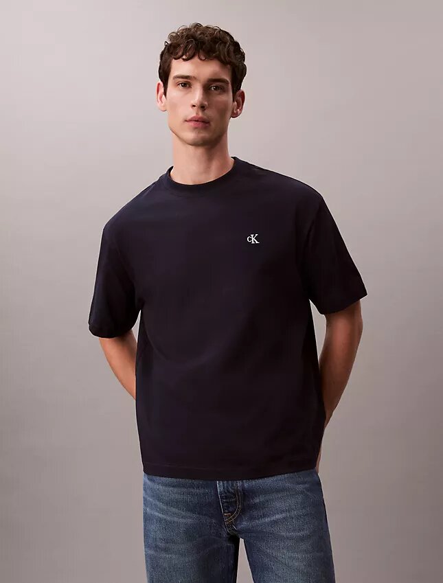 Camiseta de cuello redondo holgada con logotipo de archivo Camiseta de cuello redondo holgada con logotipo de archivo