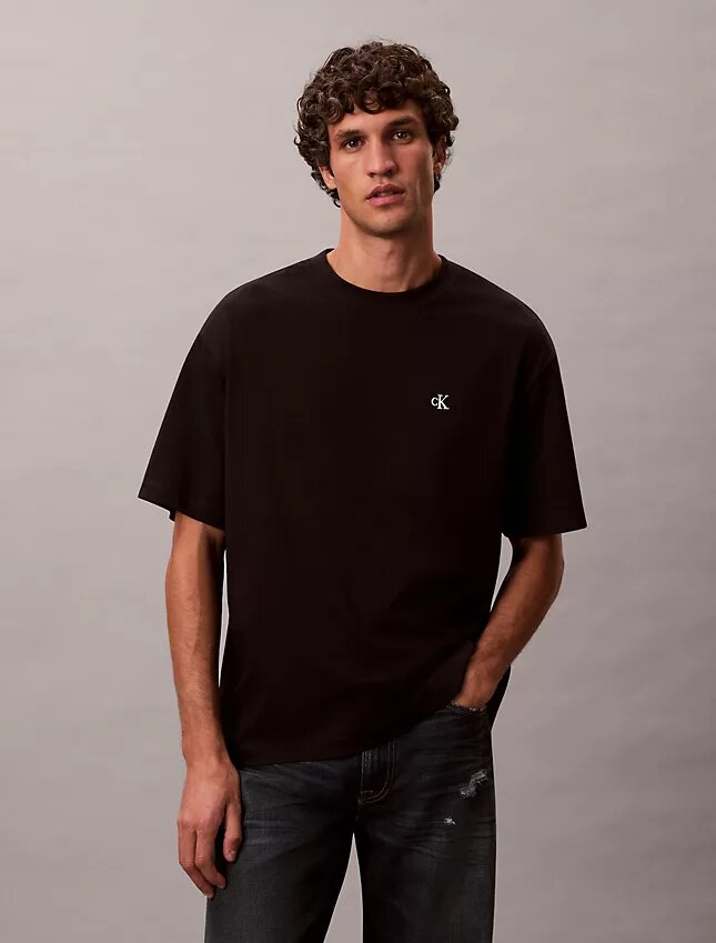 Camiseta de cuello redondo holgada con logotipo de archivo Camiseta de cuello redondo holgada con logotipo de archivo