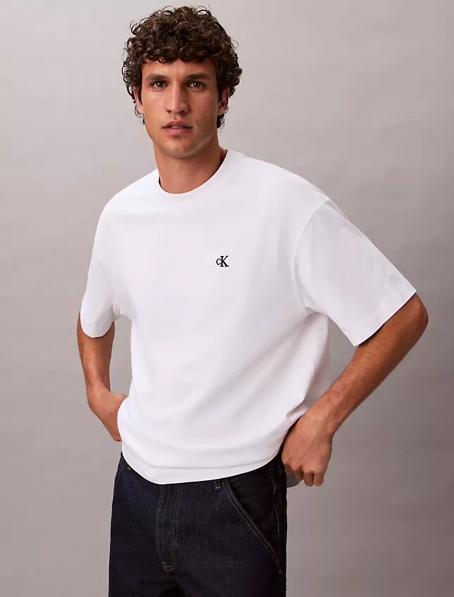 Camiseta de cuello redondo holgada con logotipo de archivo Camiseta de cuello redondo holgada con logotipo de archivo